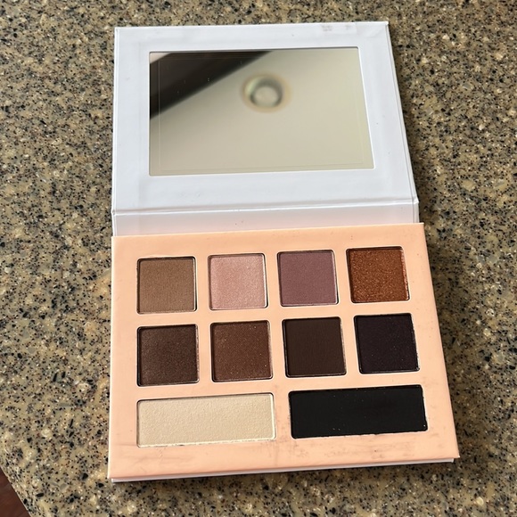 Honest Beauty Get It Together Eyeshadow Palette with 10 Pigment-Rich Shades - Picture 2 of 6